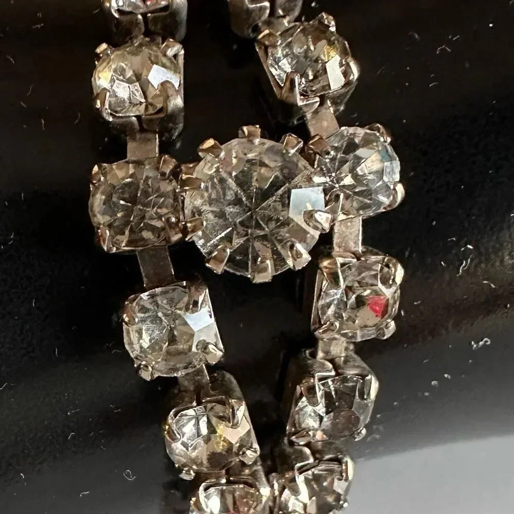 Vintage Rhinestone Bracelet – Timeless Sparkle & Glamour